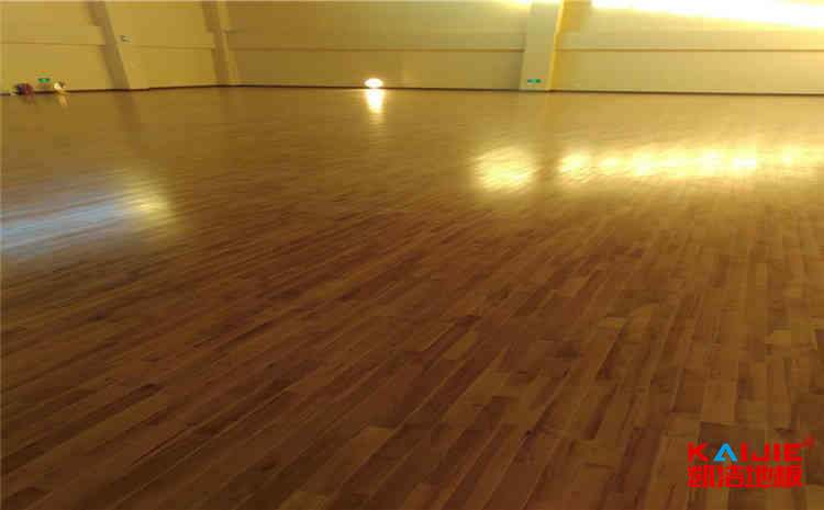 現(xiàn)在開壁球館究竟賺不掙錢——籃球場木地板