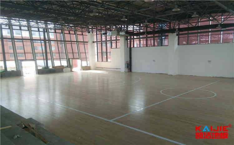 籃球場館實(shí)木運(yùn)動地板有哪些功能