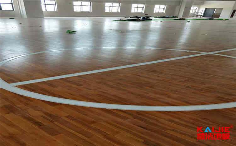 廣東籃球木地板廠家——?jiǎng)P潔地板